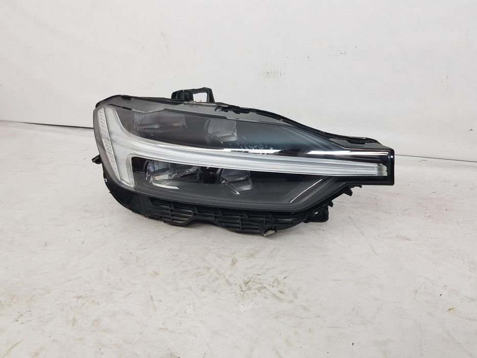 Far dreapta full led Volvo XC60 dupa 2017