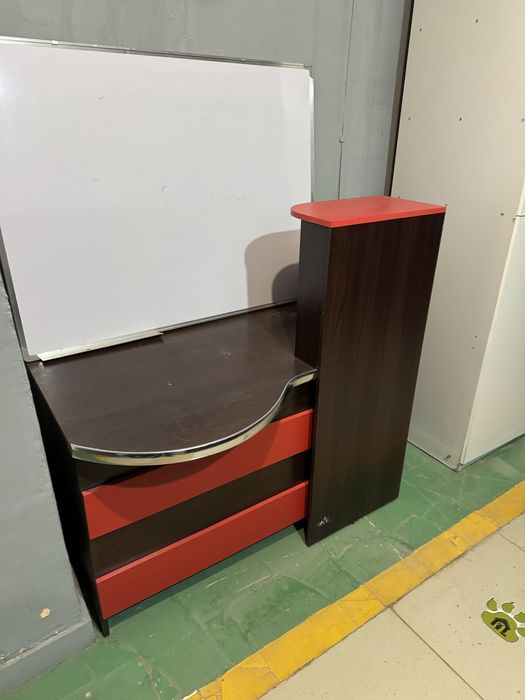 Продам стол удобный