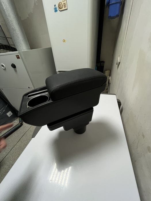 Подлокотник для автомобиля