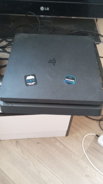 Приставка PS4 Slim