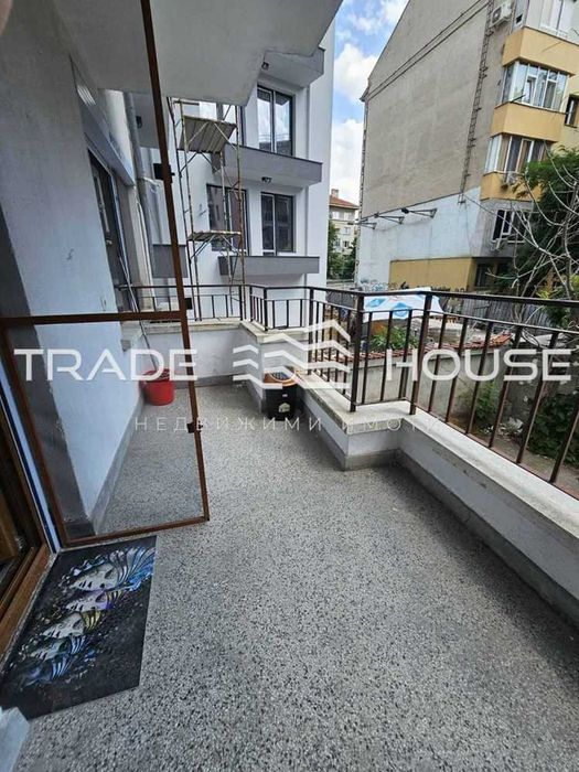 Дава се под наем Тристаен апартамент в Пловдив, Кършияка - 82 кв.м за 450 € - Снимка #12