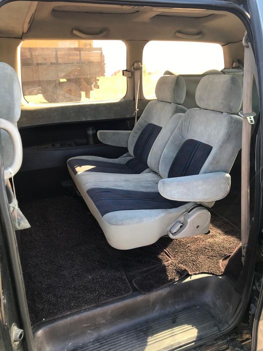 Автомобиль nissan largo