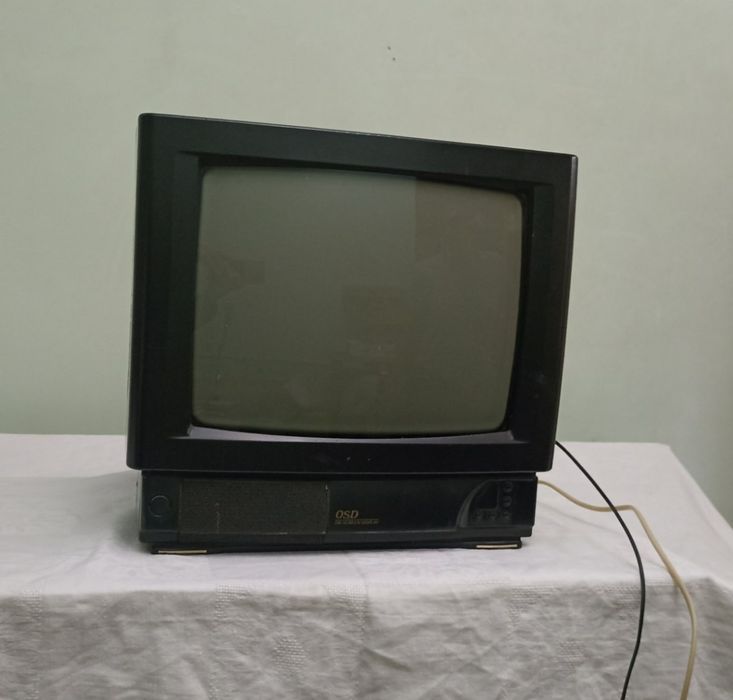 Televizorlar va podstavka sotiladi