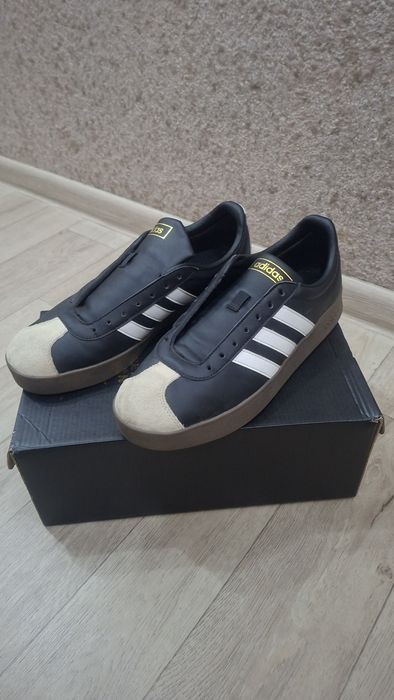 Продам мужские кроссовки