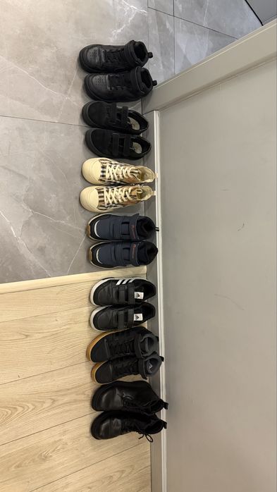 Продам семь  пар детской обуви 35 размер