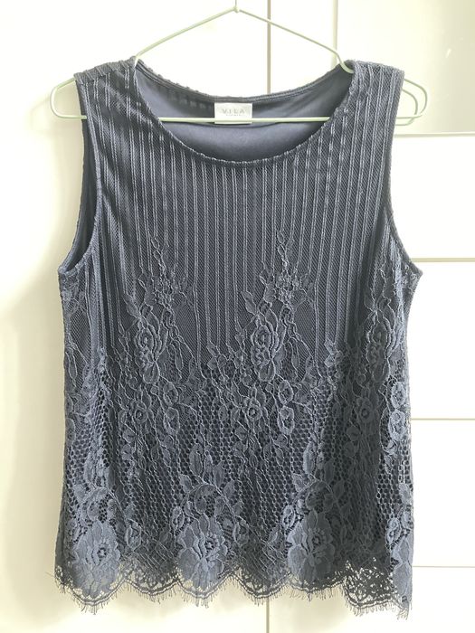 Vand haine in conditii foarte bune