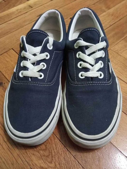 Nike и Vans: оригинални маратонки и футболни обувки, като нови!