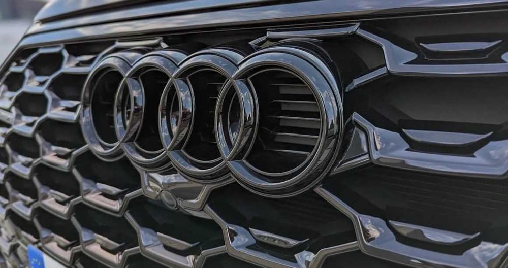 Предна емблема Audi – 263 мм – Черен гланц,Audi A4