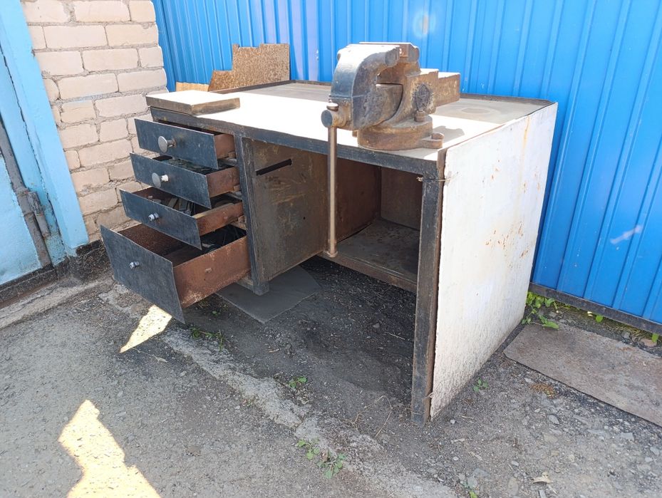 Продам верстак металлический