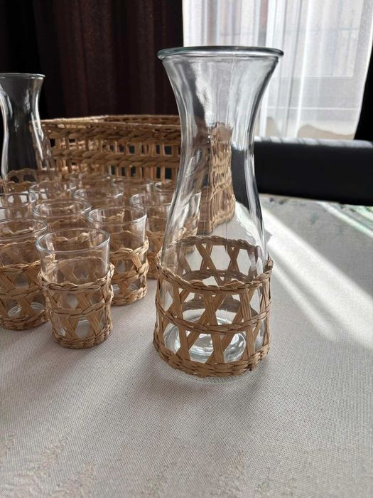 Нов стъклен сервиз чаши, гарафи и кош