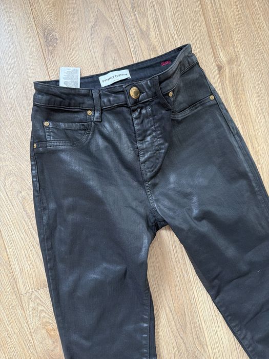 Pantaloni  Pinko cerati noi  cu detalii