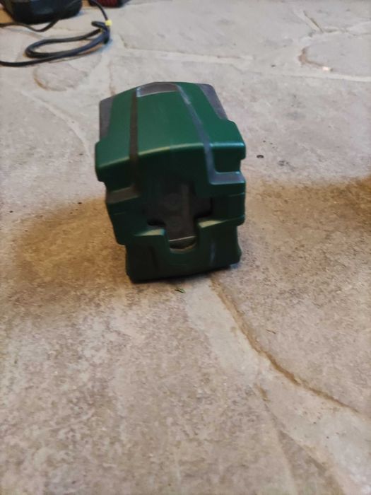 Лазерен нивелир цената е 100лв на бройка