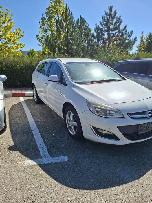 Opel Astra J sport Tourer -2011