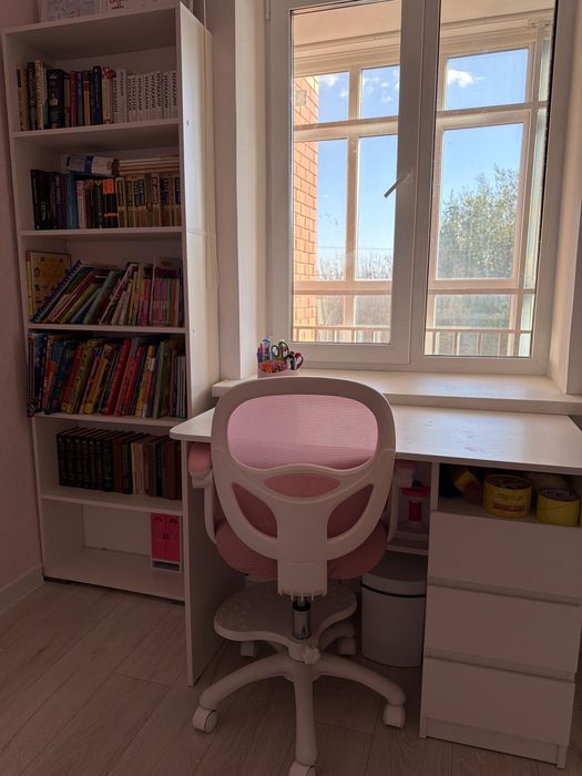 Продам полку для книг и учебный стол