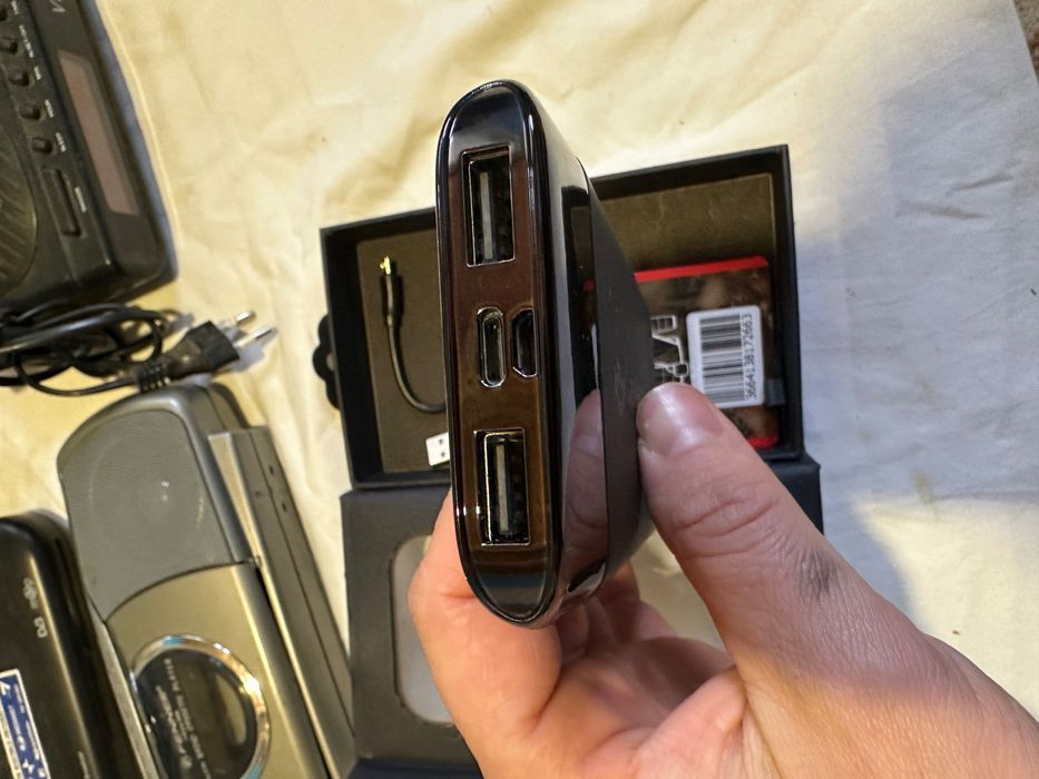 Power bank canadian peak 4000 mah.