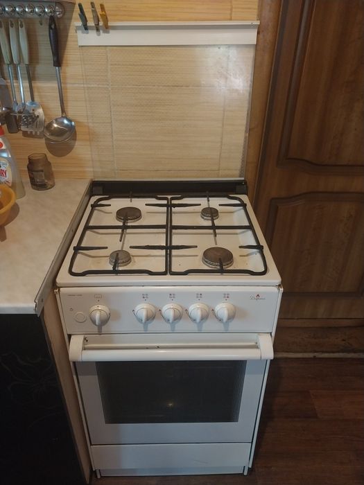 Продам газовую плиту