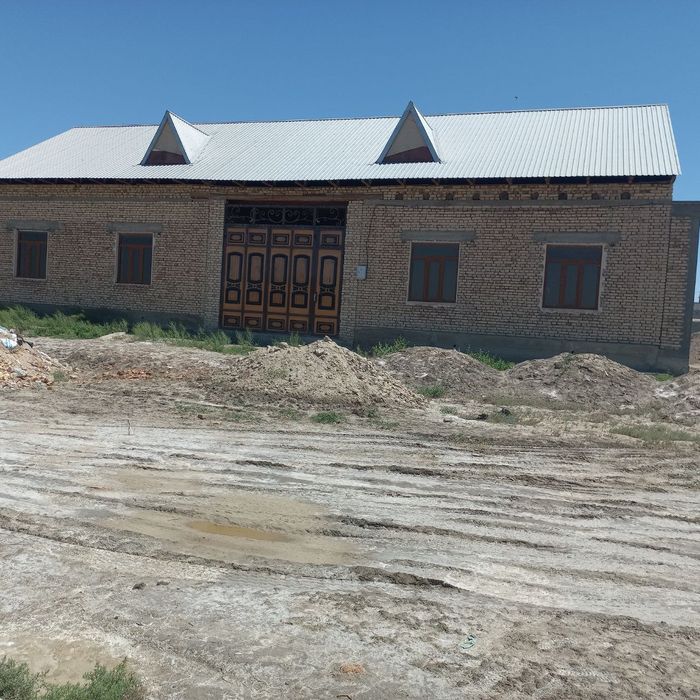 8 sotixli hovli sotiladi