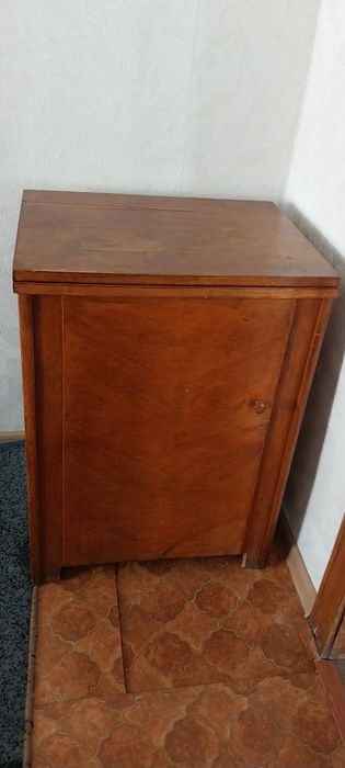 Швейная ножная машинка