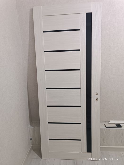 Продается дверь новая без замка петель и коробки
