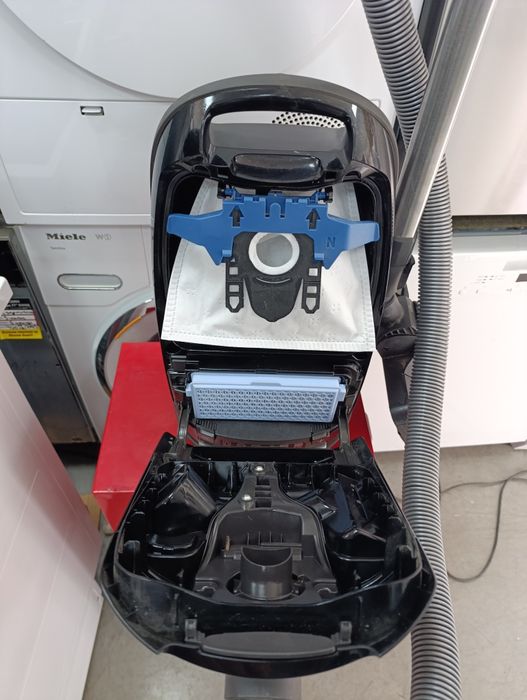 Прахосмукачка  Miele Complete