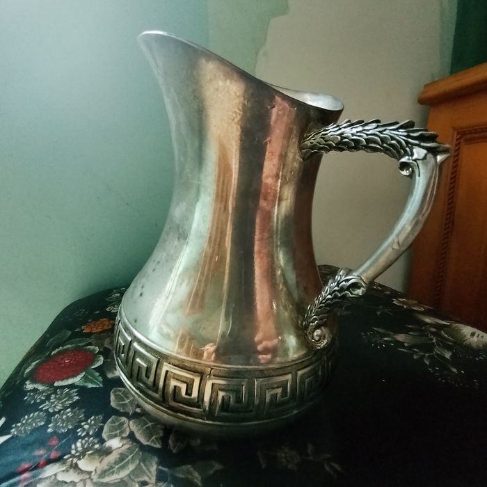 Стара метална тежко посребрена кана