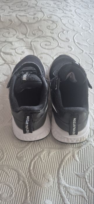 Оригинални детски маратонки Nike Revolution 28 номер