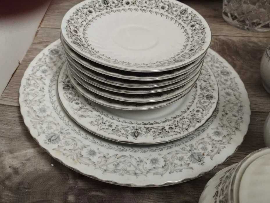 Набор посуды советских времен.