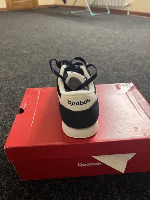 кроссовки новые не одевались