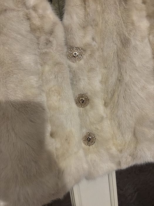 Късо палто бяла норка