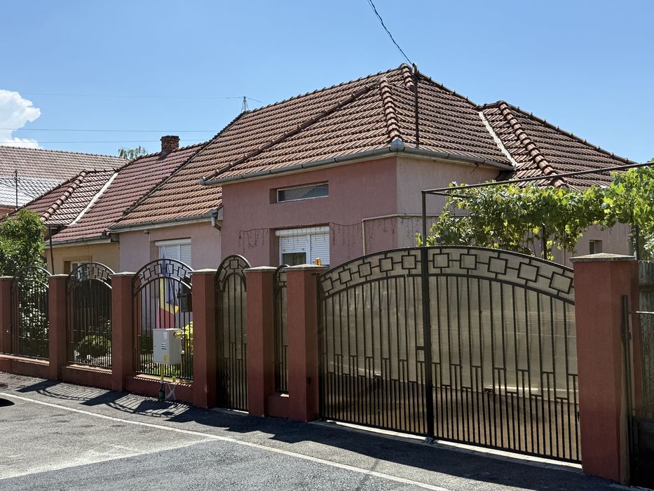 Ofer spre vânzare casă pe un nivel în Zona străzii Careiului / KFC
