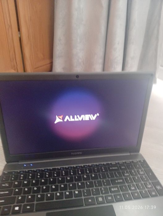 Vând laptop Allview. Componentele sunt intacte , merge foarte bine și și este foarte bun la jocuri și la muncă . Îl am de un an , dar nu l-am folosit