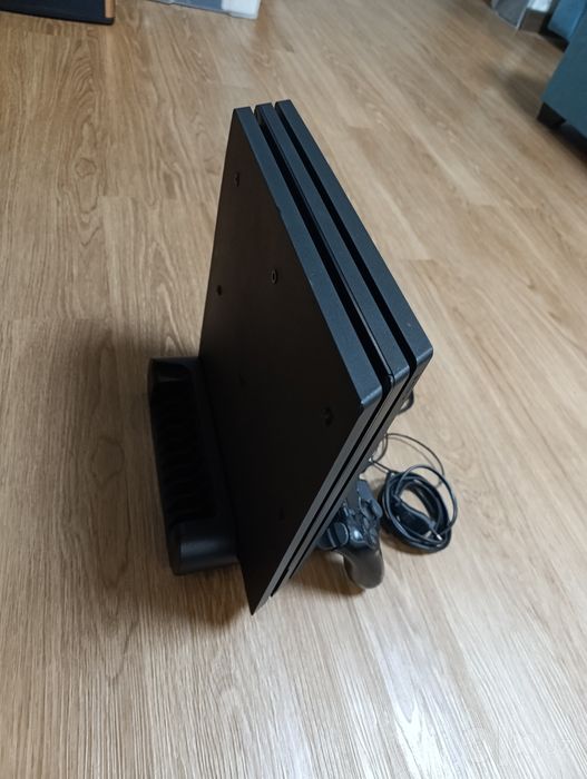 Продаю свою ps 4 pro 1 tr.