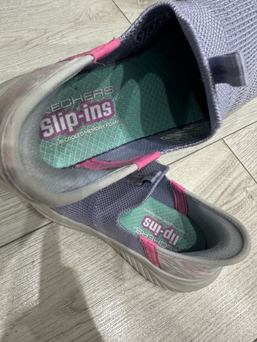 Продам кроссовки Skechers