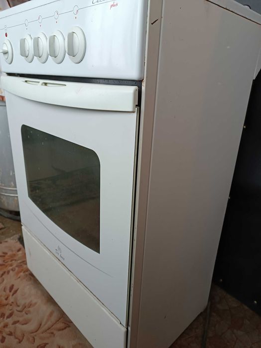 Продам газовую плиту De Luxe
