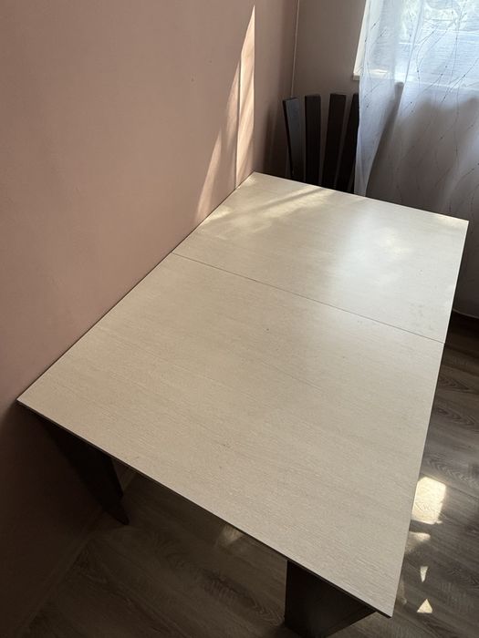 Трапезна маса разтегателна