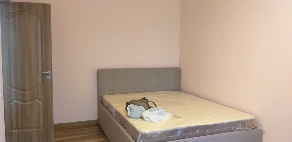 pat dublu tapitat - cu saltea si canapea extensibila