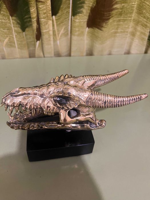 Декорация,скулптура глава на дракон от полиран бронз,в цвят злато