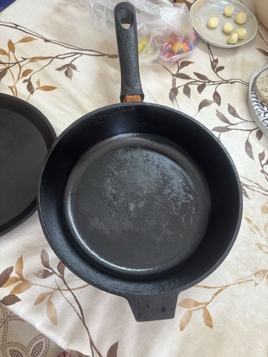 Продам сковороды чугун новые