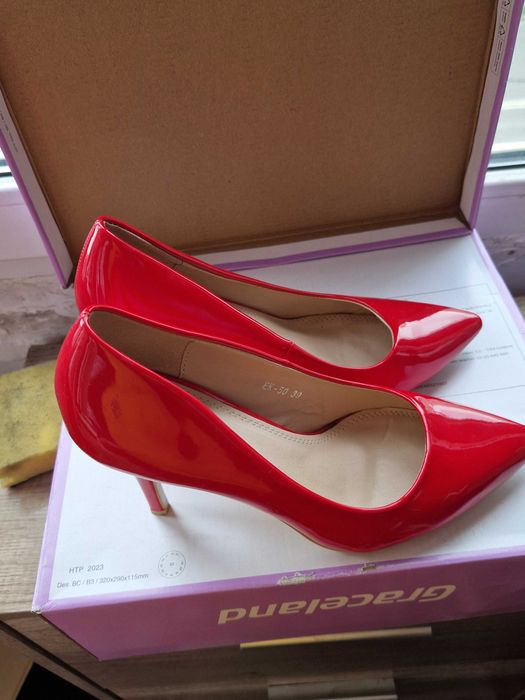 pantofi rosii super rosii