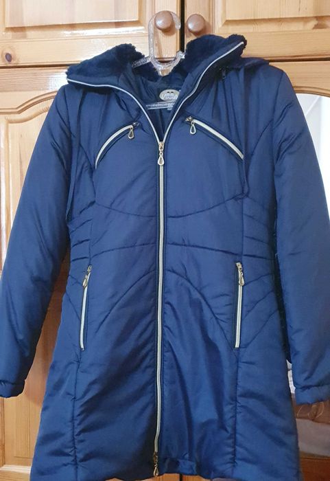 Зимно яке с качулка и пухена яка