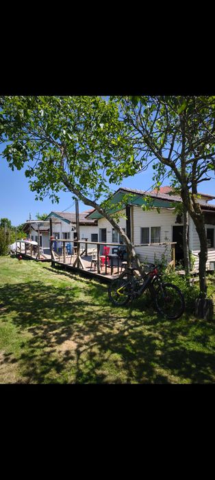 Имот + 3 къщи в село ВАРВАРА