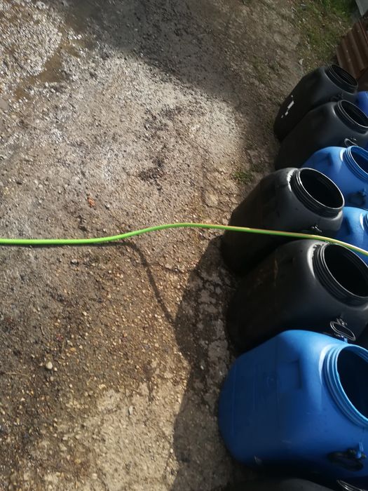 Продавам за 1 брой бидон -50 литра