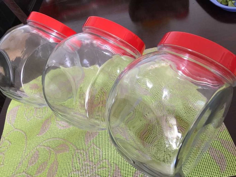 Комплект буркани с пластмасова капачка на винт