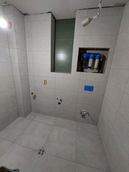 Поставяне на плочки