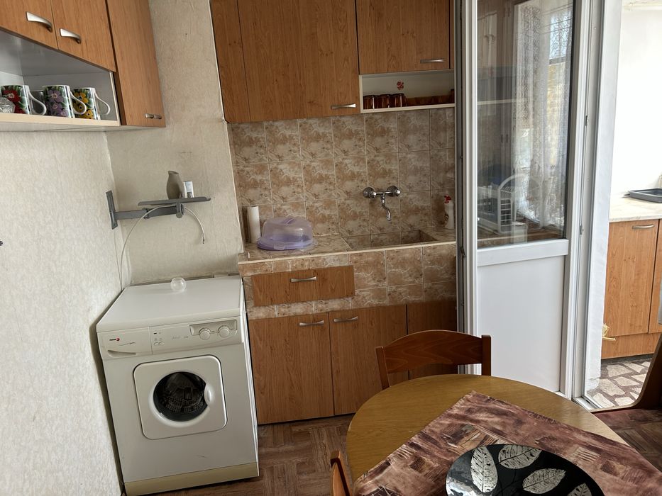 Дава се под наем Тристаен апартамент в Сливен, Център - 75 кв.м за 219.3 € - Снимка #3