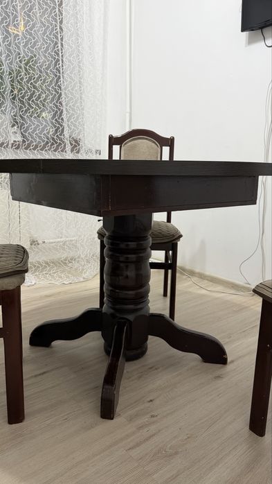 Стол с 6 стульями