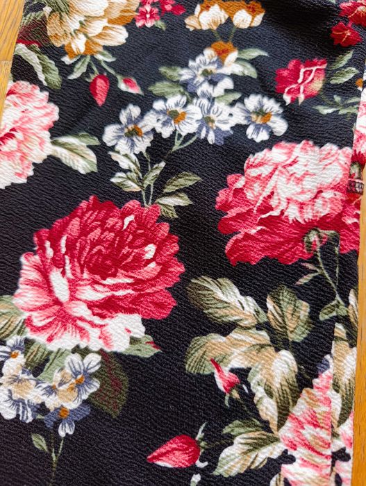 Нов панталон с флорални мотиви, размер М