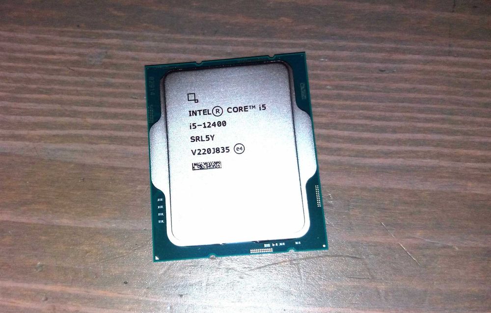 Продам 12400, в отличном состоянии