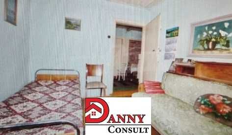 Двуетажна къща с двор и гараж в гр. Павликени