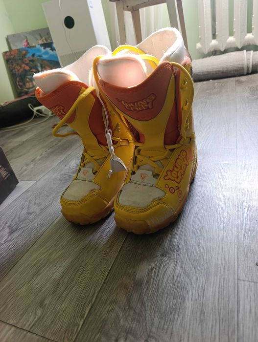 Продам сноуборд с ботинками и крепами